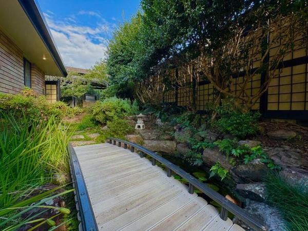 Στη φωτογραφία φαίνεται το αντικείμενο Daisy Hill Tranquil Japanese Retreat που βρίσκεται στην πόλη Slacks Creek.
