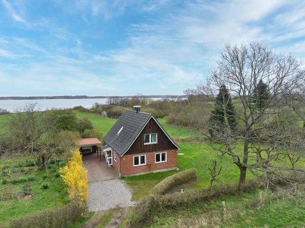 På billedet ses objektet Ferienhaus Zur Salzwiese beliggende i byen Holnæs.