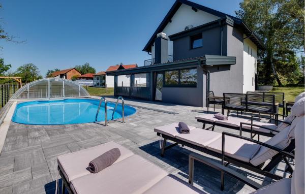 A la foto es mostra l'objecte Beautiful Home In Stubicke Toplice situat a la ciutat de Pustodol.
