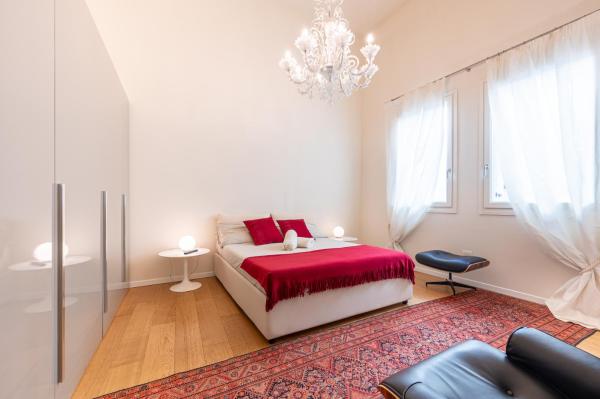 På bilden syns objektet Chic Elegance at Borgo Tommasini Apartment som ligger i staden Parma.