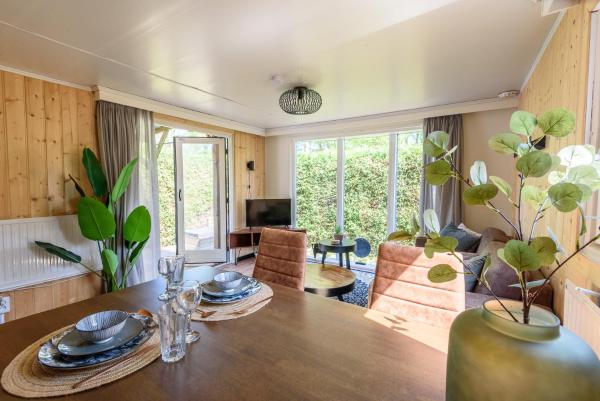 Na zdjęciu widoczny jest obiekt Chalet op rustig park op de Veluwe położony w mieście Putten.