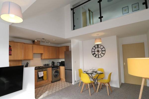 A la foto es mostra l'objecte 2 Bedroom Peaceful Penthouse - Private Parking situat a la ciutat de Coventry.