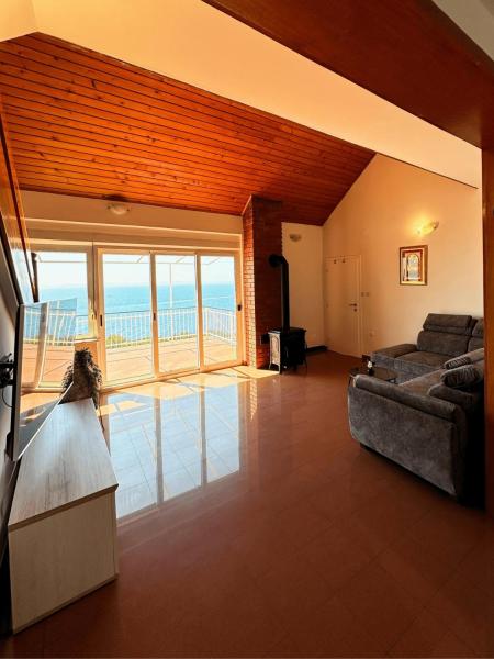 Na zdjęciu widoczny jest obiekt Apartment in Murter with sea view, terrace, air conditioning, Wifi 5026-3 położony w mieście Murter.