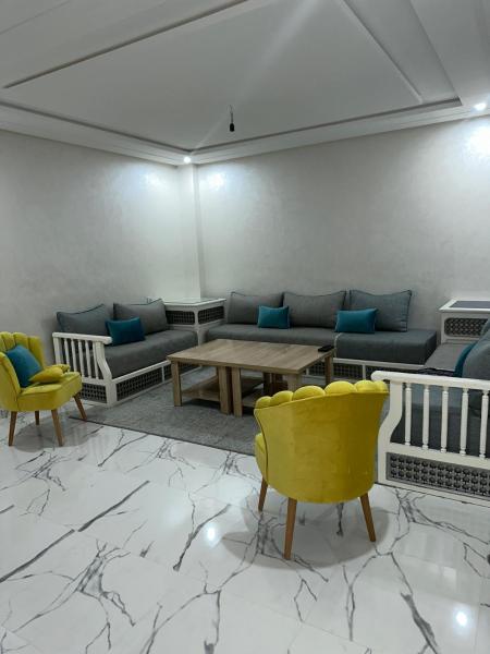 写真にはTirhanimîne市にあるAppartement familialeが写っています。