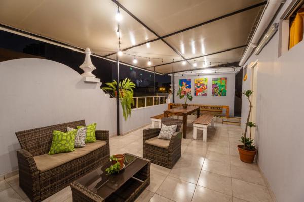 A la foto es mostra l'objecte Casa Águila y Cóndor Miraflores situat a la ciutat de Lima.