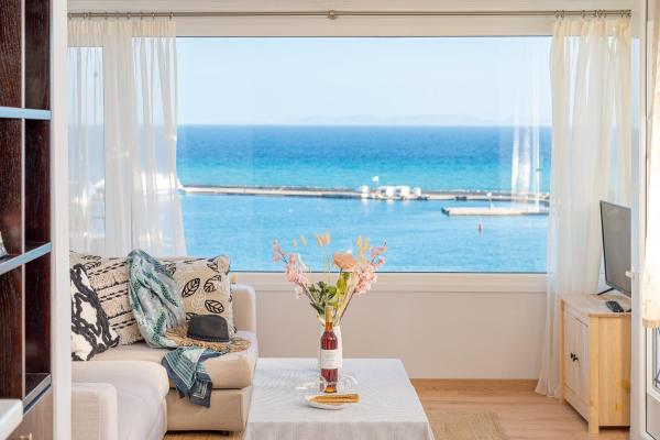 The photo shows the Endless Blue located in the city of Pythagoreio.