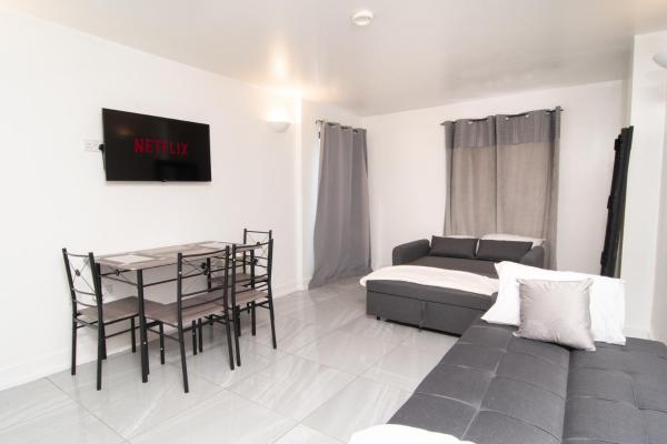 2 bed 2 bath city centre sleep 7, Liverpool