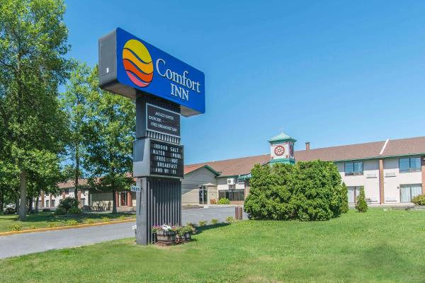 A la foto es mostra l'objecte Comfort Inn situat a la ciutat de Cornwall.