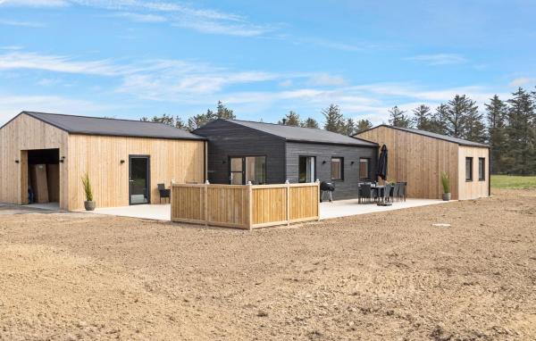 A la foto es mostra l'objecte Awesome Home In Hjørring With Sauna situat a la ciutat de Hjørring.