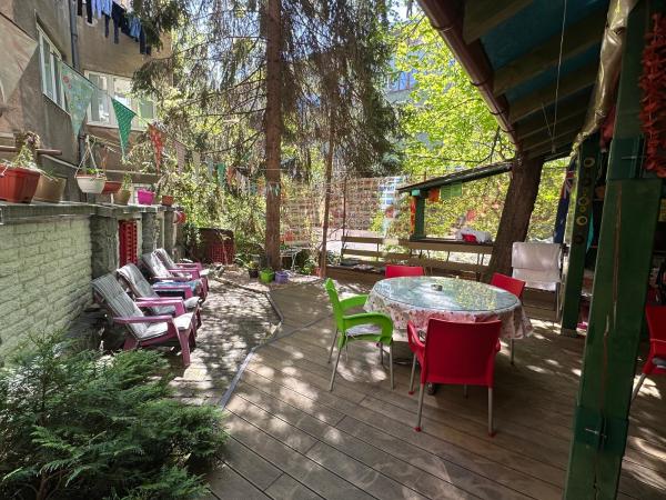 På billedet ses objektet Hostel Balkan Han beliggende i byen Sarajevo.