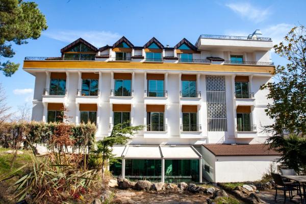 En la foto se muestra el objeto Elgarden Hotel & Spa ubicado en la ciudad de Masukiye.