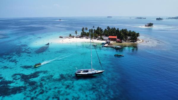 På bilden syns objektet 73ft Family Sailing Yacht with Crew - all inclusive som ligger i staden Isla Tigre.