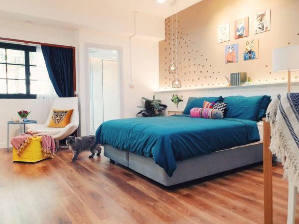 Billede 5: Double Studio, Private Bath & Balcony, Shared Kitchen with Local Family by Pillows & Purrs