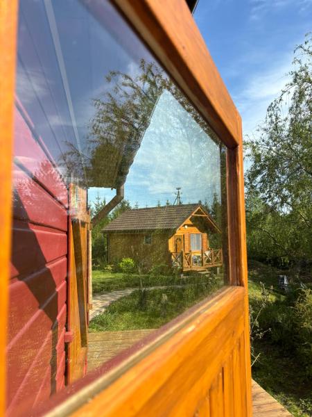 Op de foto is het object Siedlisko Julitkowo te zien, gelegen in de stad Trzebin.