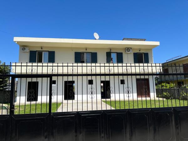 Na fotografii je vidět objekt Eneo house nacházející se ve městě Durrës.