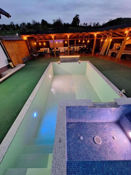 The photo shows the Vila Sarajlić located in the city of Srebrenik.