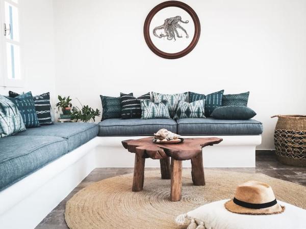Na fotografii je vidět objekt Laidback Luxe 3BR steps to beach nacházející se ve městě Nisída Planítis.