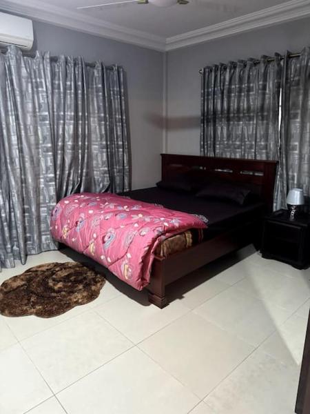 East Legon Private Room with Wi-fi, Accra