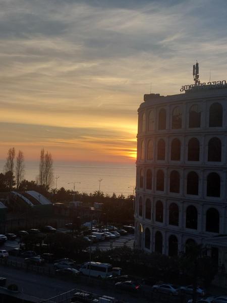 Na fotografii je vidět objekt ბინა ულამაზესი ხედებით. nacházející se ve městě Angisa.