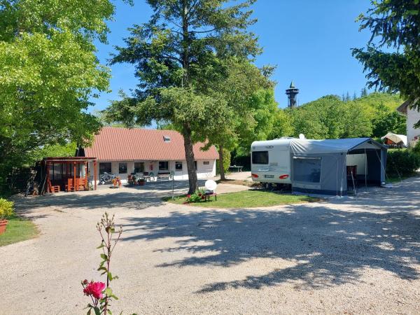 A la foto es mostra l'objecte Campingrosengarten situat a la ciutat de Cserszegtomaj.