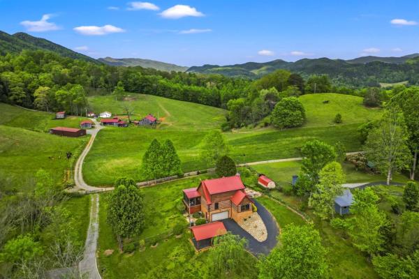 写真にはWalland市にあるHidden Star Hideaway-Blackberry Farm-Smoky Mtn Nat Park-Hot Tub- Fire Pit- Fenced Yard- Pet Friendlyが写っています。