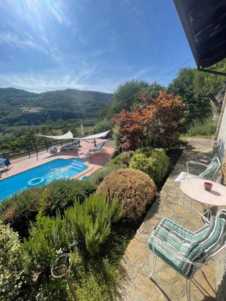 Nella foto è visibile l'oggetto Casa Petra - Casa Tre Stelle - Casa Caneva - Ferien für 6-14 Personen situato nella città di Ponti.