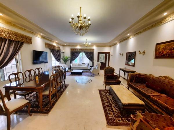 Nella foto è visibile l'oggetto شقة رائعة مناسبة للعائلات التجمع الخامس situato nella città di Il Cairo.