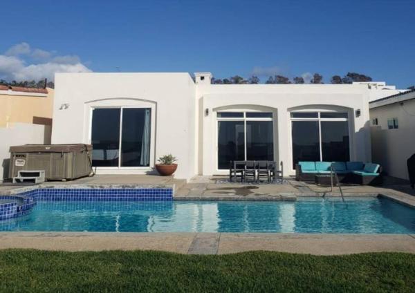 Nella foto è visibile l'oggetto Oceanfront Home with Private Pool and Hot Tub situato nella città di La Bloquera.