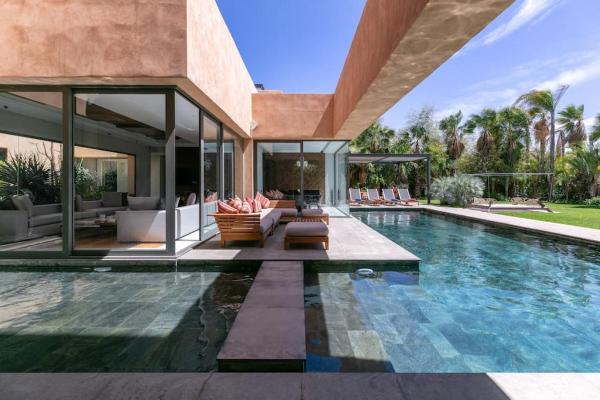 På billedet ses objektet Architect-designed villa with a view of the Atlas beliggende i byen Marrakech.