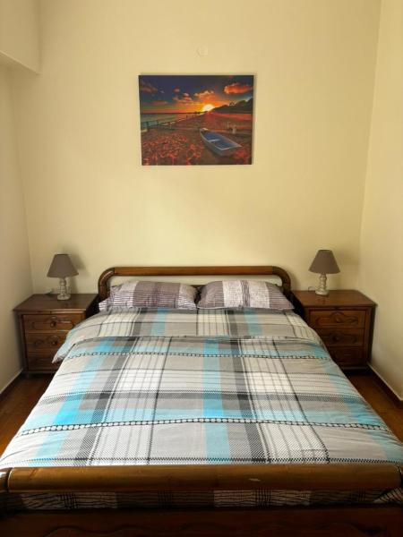Комната с общей баней karolou 10, Athens