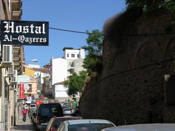 A la foto es mostra l'objecte Hostal Al-Qazeres situat a la ciutat de Càceres.