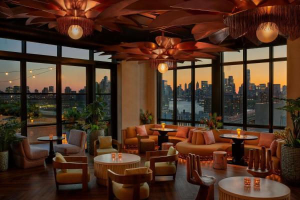 På billedet ses objektet Moxy Brooklyn Williamsburg beliggende i byen Brooklyn.