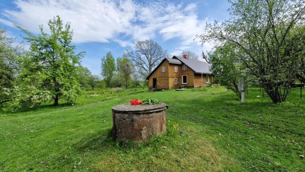 Nella foto è visibile l'oggetto Ķēniņi situato nella città di Gaidēns.