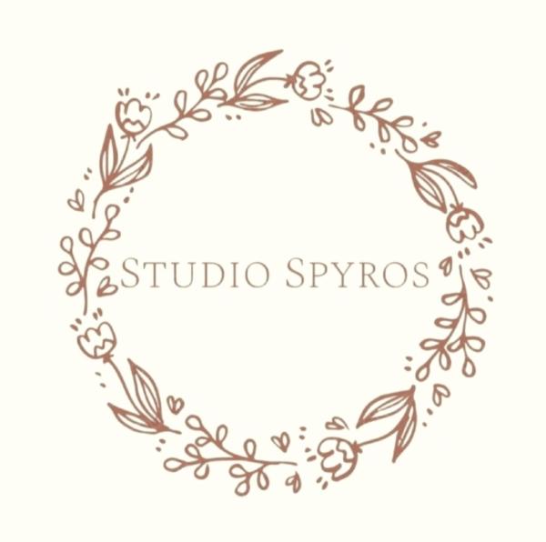 照片显示了位于Stratiá市的Small Garden by Studio Spyros物件。