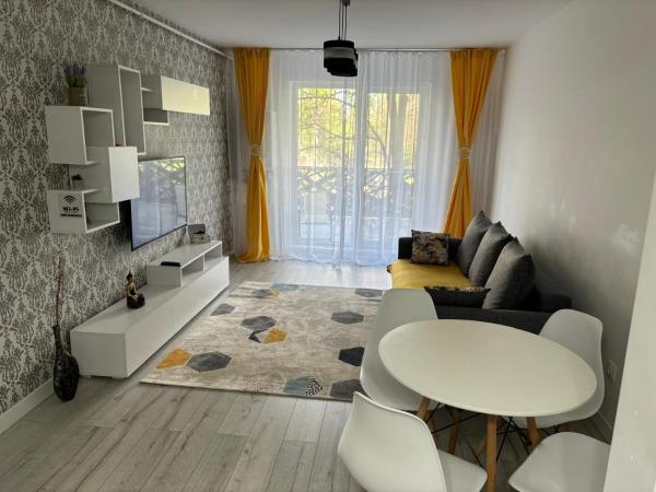 White DeLuxe Apartment, Плоешти