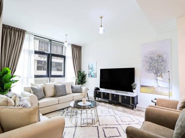 Fully Furnished with Terrace and Balcony, Dubaj