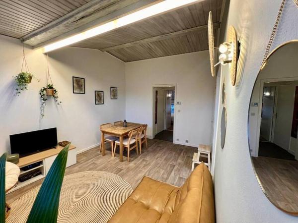 A la foto es mostra l'objecte Joseph - Nid douillet à Liège situat a la ciutat de Lieja.