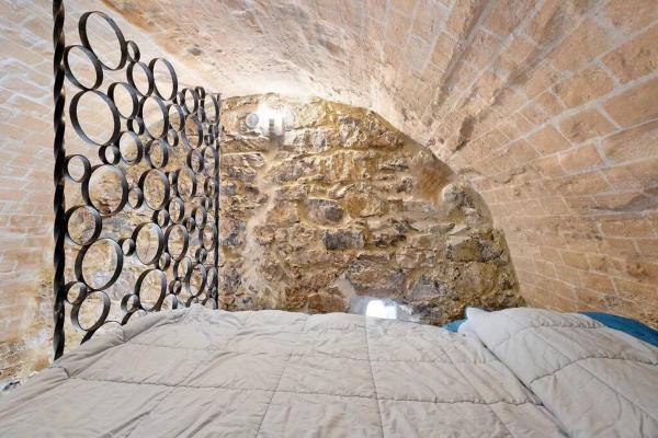 Auf dem Foto ist das Objekt La Grotta Nel Verde 5 Terre in der Stadt Quaratica zu sehen.