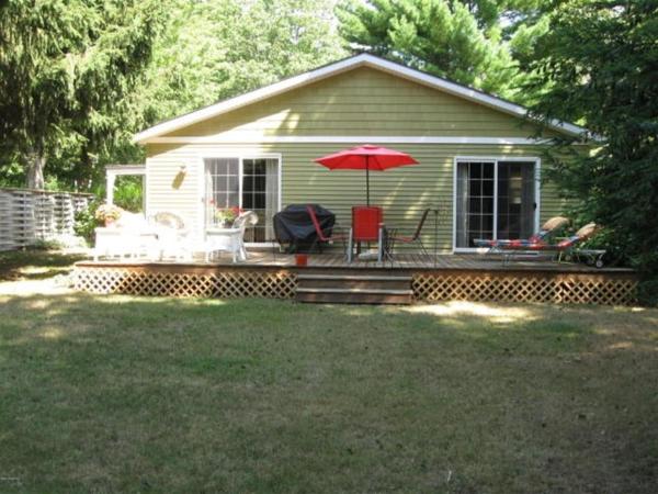 Na foto é possível ver o objeto Piccolo Cottage - Great Location - Walking distance to Douglas Beach! localizado na cidade de Douglas.