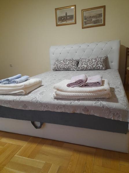 A la foto es mostra l'objecte For you too apartment situat a la ciutat de Nis.
