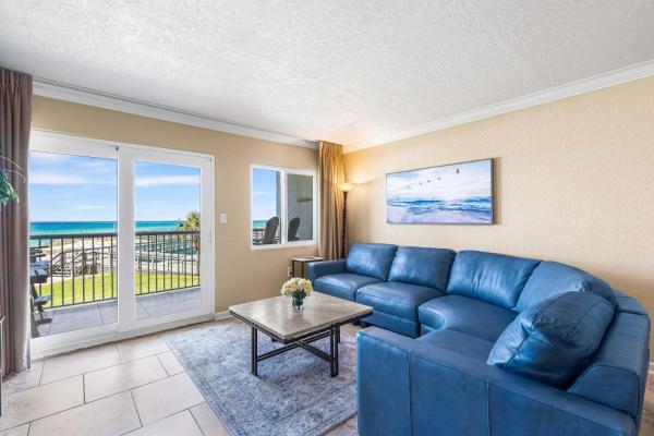 A la foto es mostra l'objecte Holiday Surf and Racquet Unit 220 situat a la ciutat de Destin.