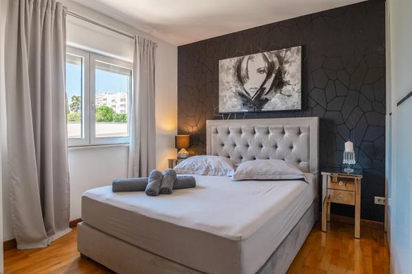 A la foto es mostra l'objecte Chic & Fabulous Iris+Free Garage situat a la ciutat de Split.