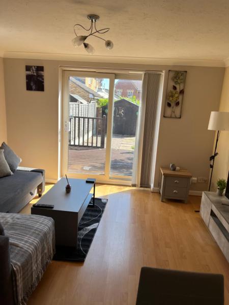 Stylish 2 Bedroom Home In Essex - Basildon