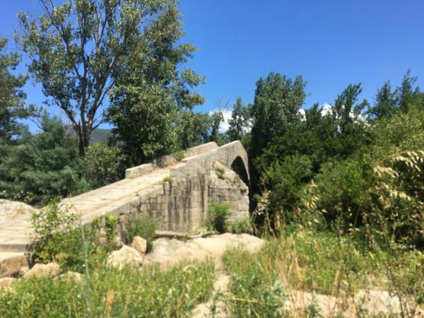 A la foto es mostra l'objecte PROCHE du PONT GENOIS situat a la ciutat de Arbellara.
