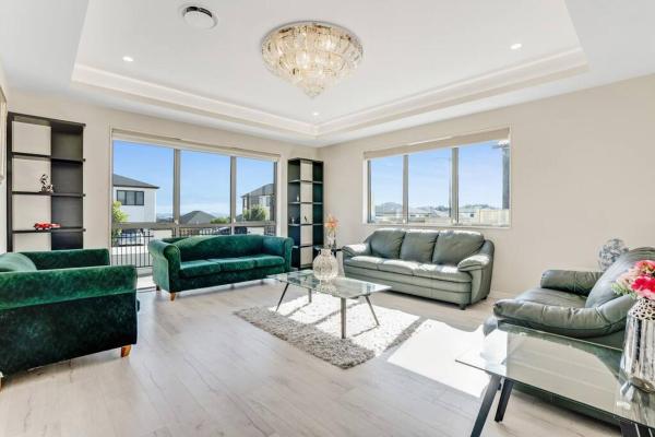 5 BDR Flat Bush Mansion - Central Aircon, Fast WiFi, Pool Table, Netflix and More!, Auckland