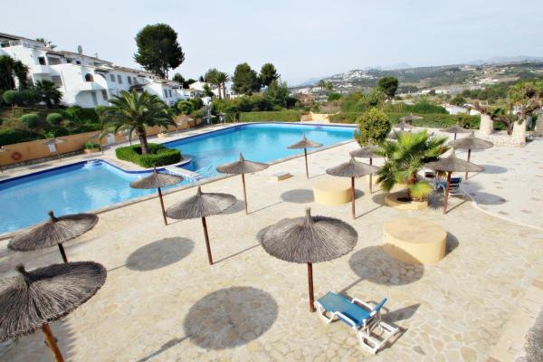 写真にはRada de Moraira市にあるPalomita - cosy bungalow with stunning views in Morairaが写っています。