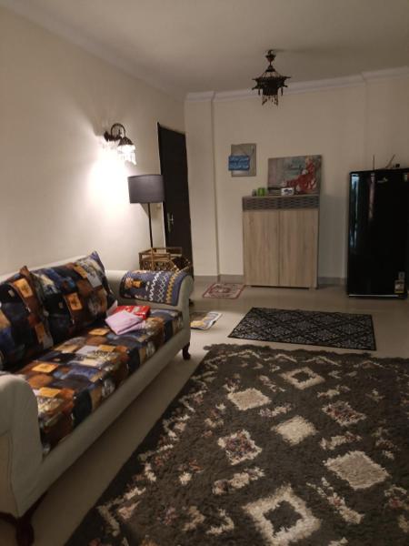 Nella foto è visibile l'oggetto Flat at madinty furnished 63 square m air conditioned nice view of trees and main road situato nella città di Il Cairo.