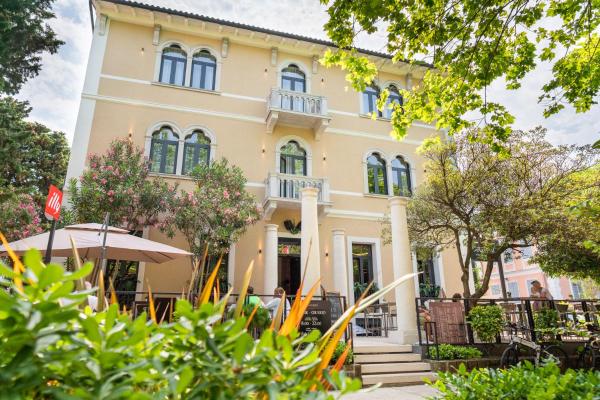 A la foto es mostra l'objecte DeGrassi Boutique Garni Hotel Izola situat a la ciutat de Izola.