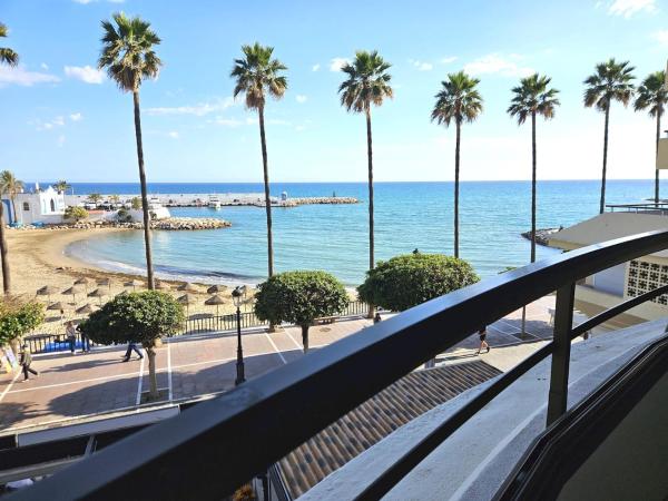 Piso ÚNico Sobre La Playa En El Puerto Deportivo - Pass The Keys - Marbella
