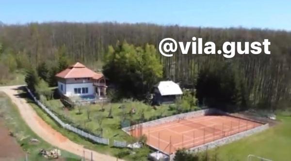 Na zdjęciu widoczny jest obiekt Vila GUŠT położony w mieście Barjaktarevići.